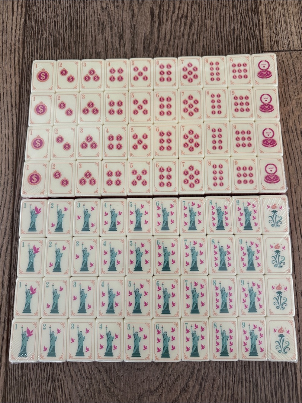 Beautiful NYC themed Mahjong tile set- Brand new.